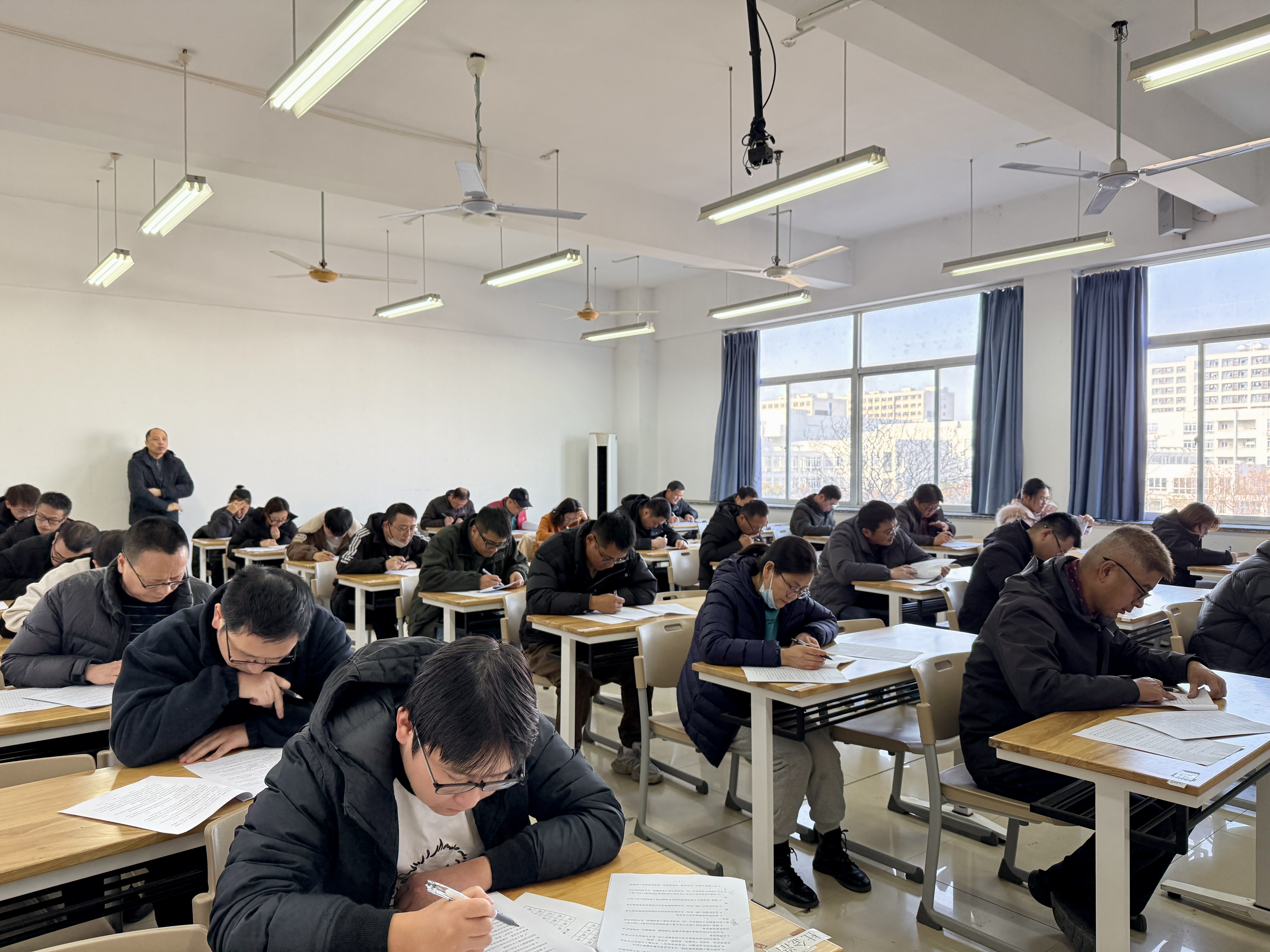 以考促學(xué) 以學(xué)促用 以用促升——公司開(kāi)展2025年度業(yè)務(wù)知識(shí)測(cè)試